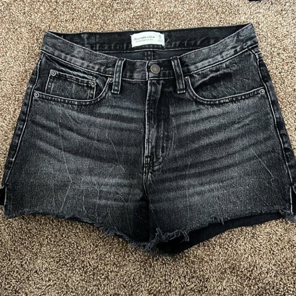 Abercrombie & Fitch Black Mid Rise Denim Frayed Boyfriend Shorts - Picture 3 of 4